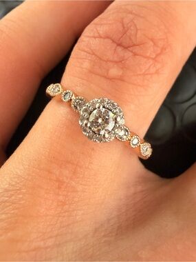 💫10KT Rose Gold Halo Natural Diamond Ring Sz7💫